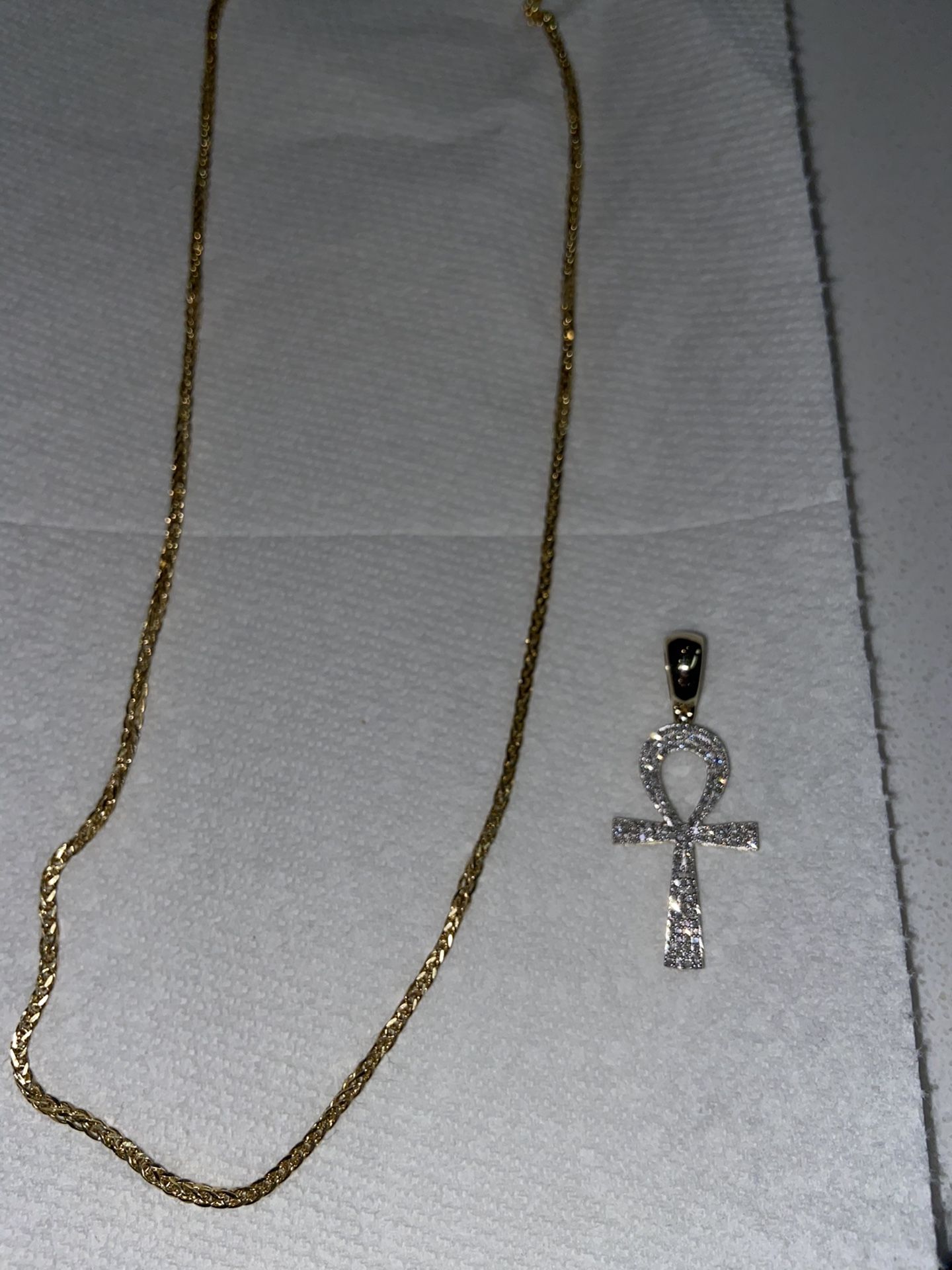 10k chain with 10k Vs diamond pendant