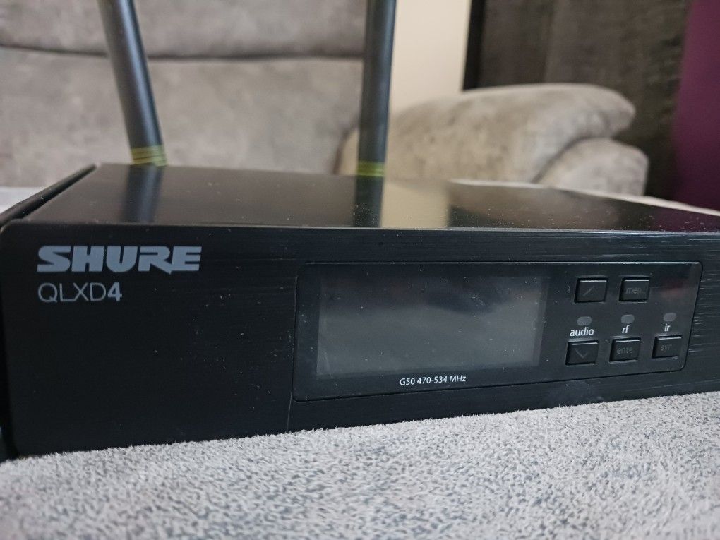 Shure QLXD4 W/ QLXD1 Transmitter. Wireless Guitar System 