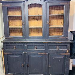 Vintage Farmhouse Hutch / Cabinet – Solid Wood – Rustic Charm
