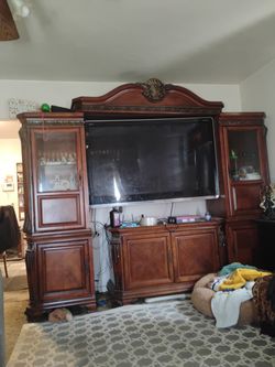 Entertainment cabinet
