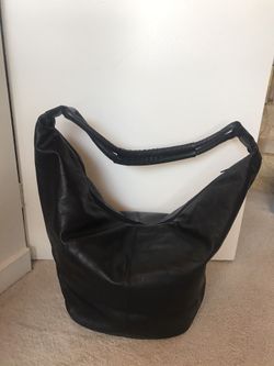 Black leather Shoulder bag.
