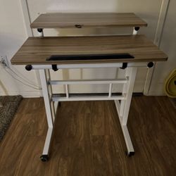 Manually Adjustable Desk (sitting or standing)