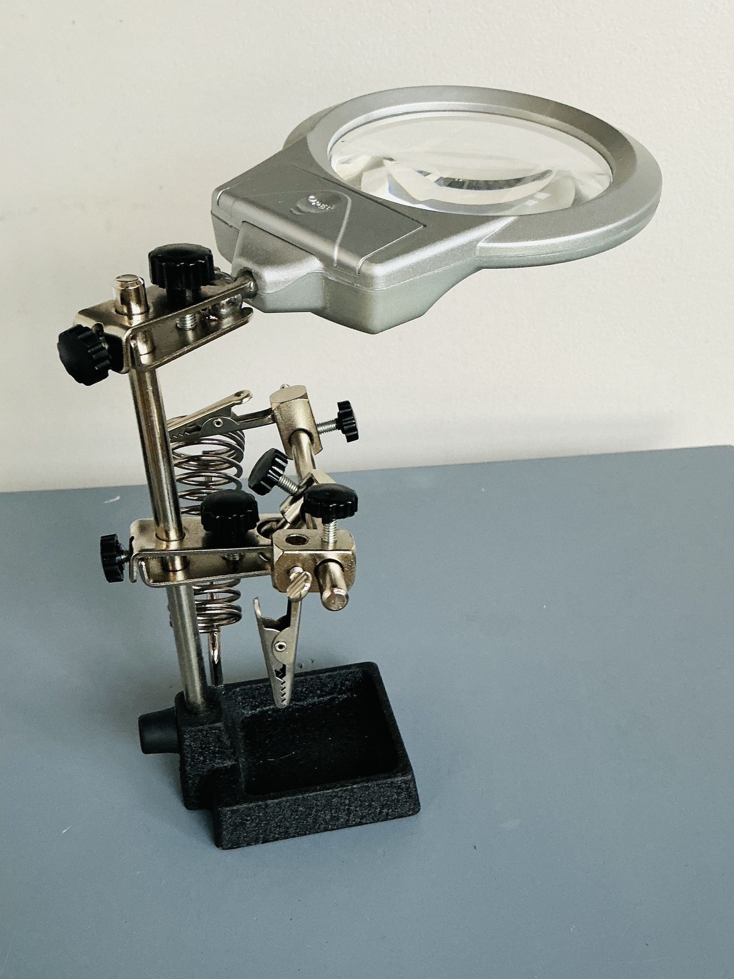 Electricity with Light Multifunctional Welding Table Stand Magnifier Repair