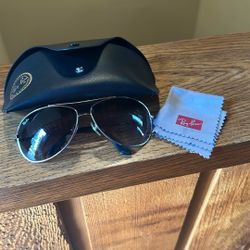 Ray-Ban Aviator Style Sunglasses