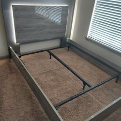 Rooms To Go Bedframe 