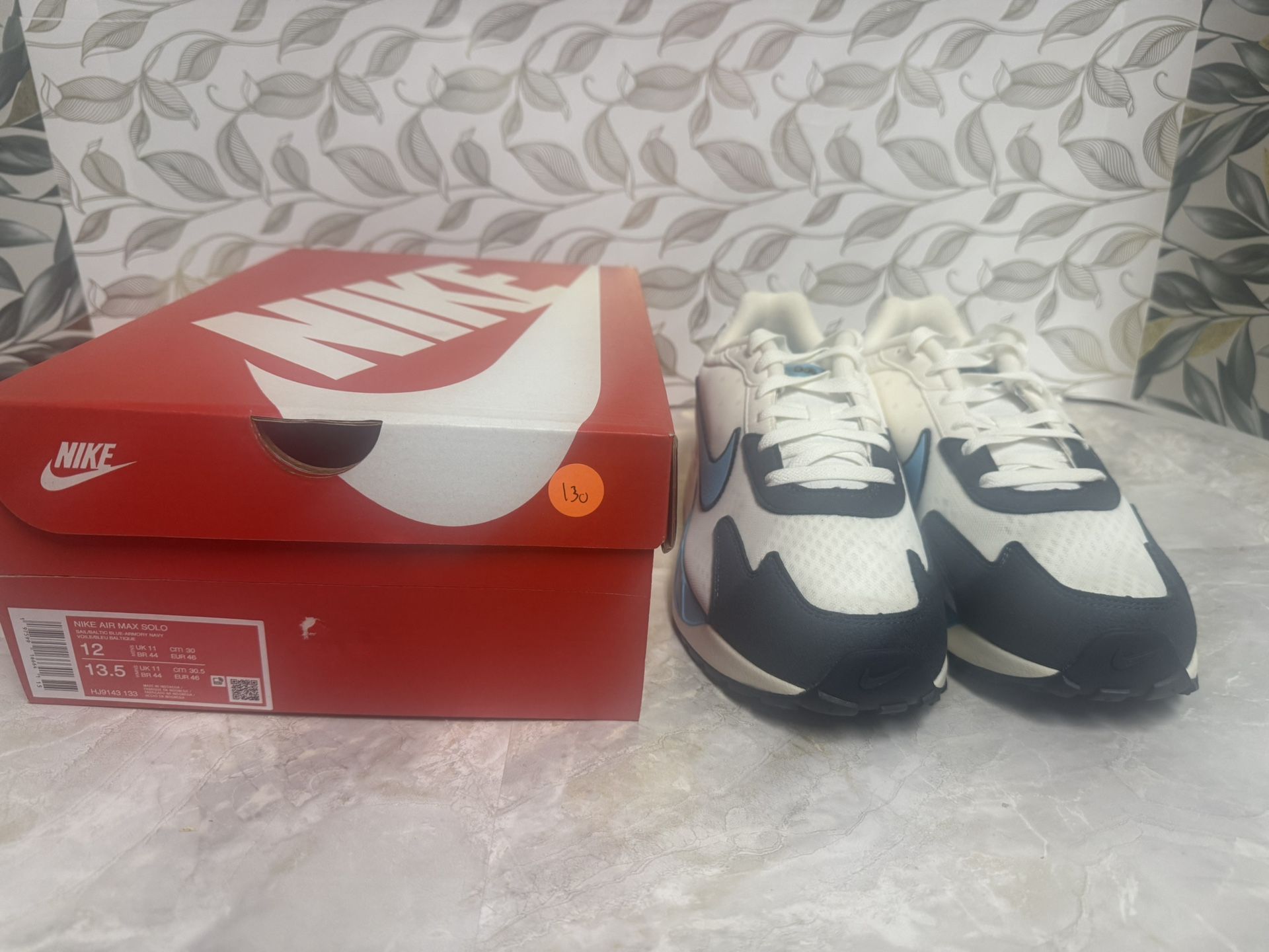 Nike Air Max Solo Size 12 Men/ 13.5 Women