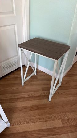 Farmhouse Side Table with Metal Base