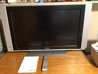32” COLOR PHILIPS LCD PIXEL+ FLATSCREEN TELEVISION
