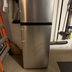 Vissani Mini Fridge/Freezer Combo