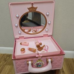 Toy. Disney Princess Style Collection Travel Vanity Doll. Accessories. Like

new!