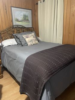 Full Bed w Mattress ( Bought for $3000.00)