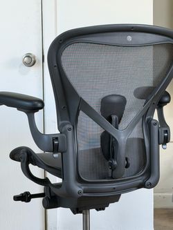 Herman Miller Fully Loaded Remastered Aeron PostureFit SL Size B Office Chair