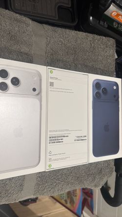 Apple iPhone 17 Pro Max – Deep Blue and pearl white