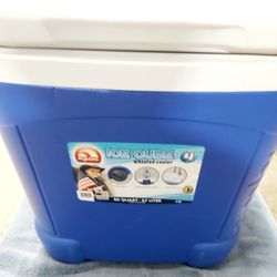 Igloo Cube Cooler 60 Qrt With Wheels Personal 18 Can Cooler 2 Charcoal 8lbs Table Cloth Coral Color
