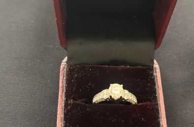 Beautiful ladies diamond ring