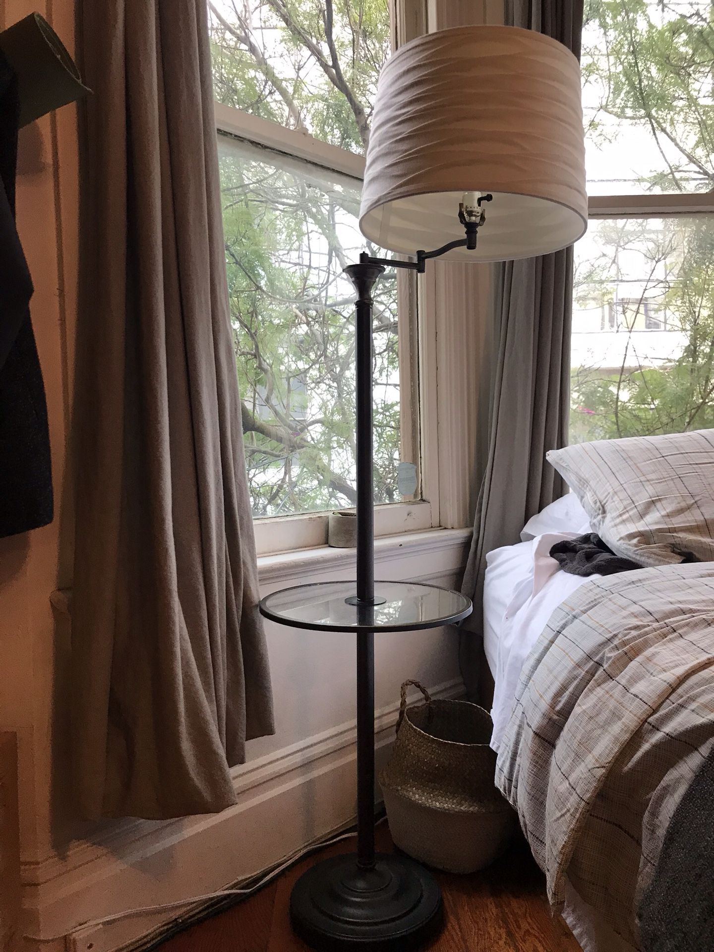 1 floor lamp with glass tray, 2 table lamps