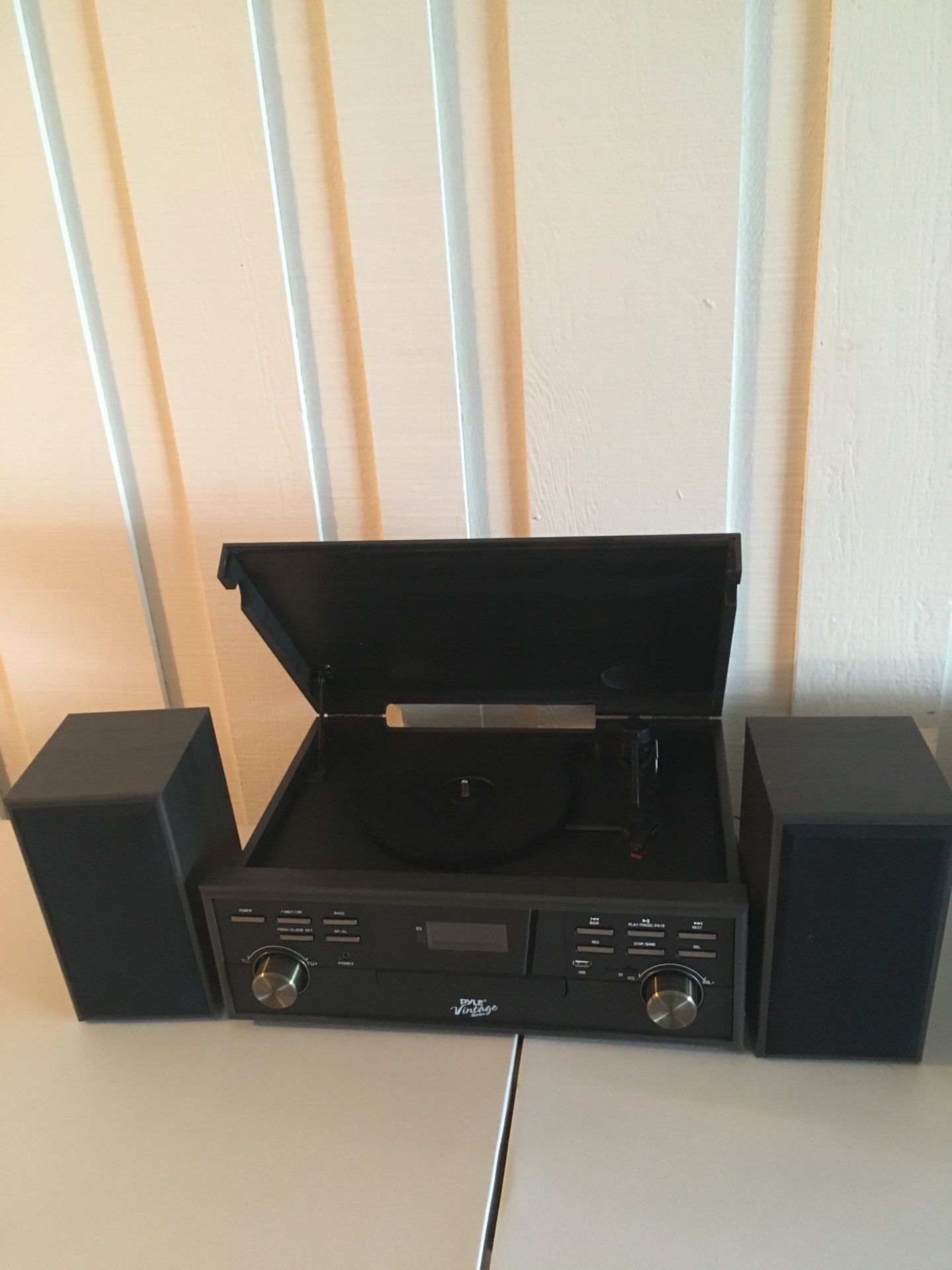 "MUST GO " retro classic “Pyle” stereo system