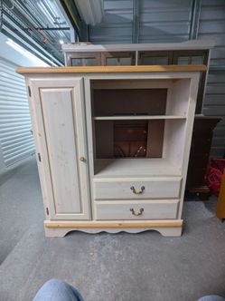 TV Stand/Entertainment Center