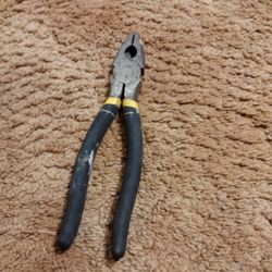 Pliers 