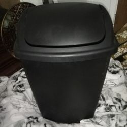 Sterilite Flip Top Trash Can 