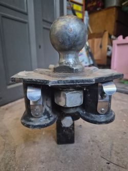 Fastway e2 weight distribution hitch system with a 2 5/16" ball and round bar
