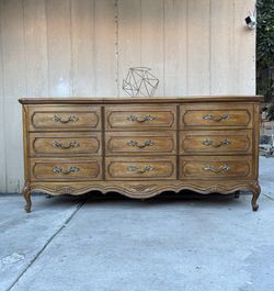 Gorgeous Thomasville dresser, console or credenza