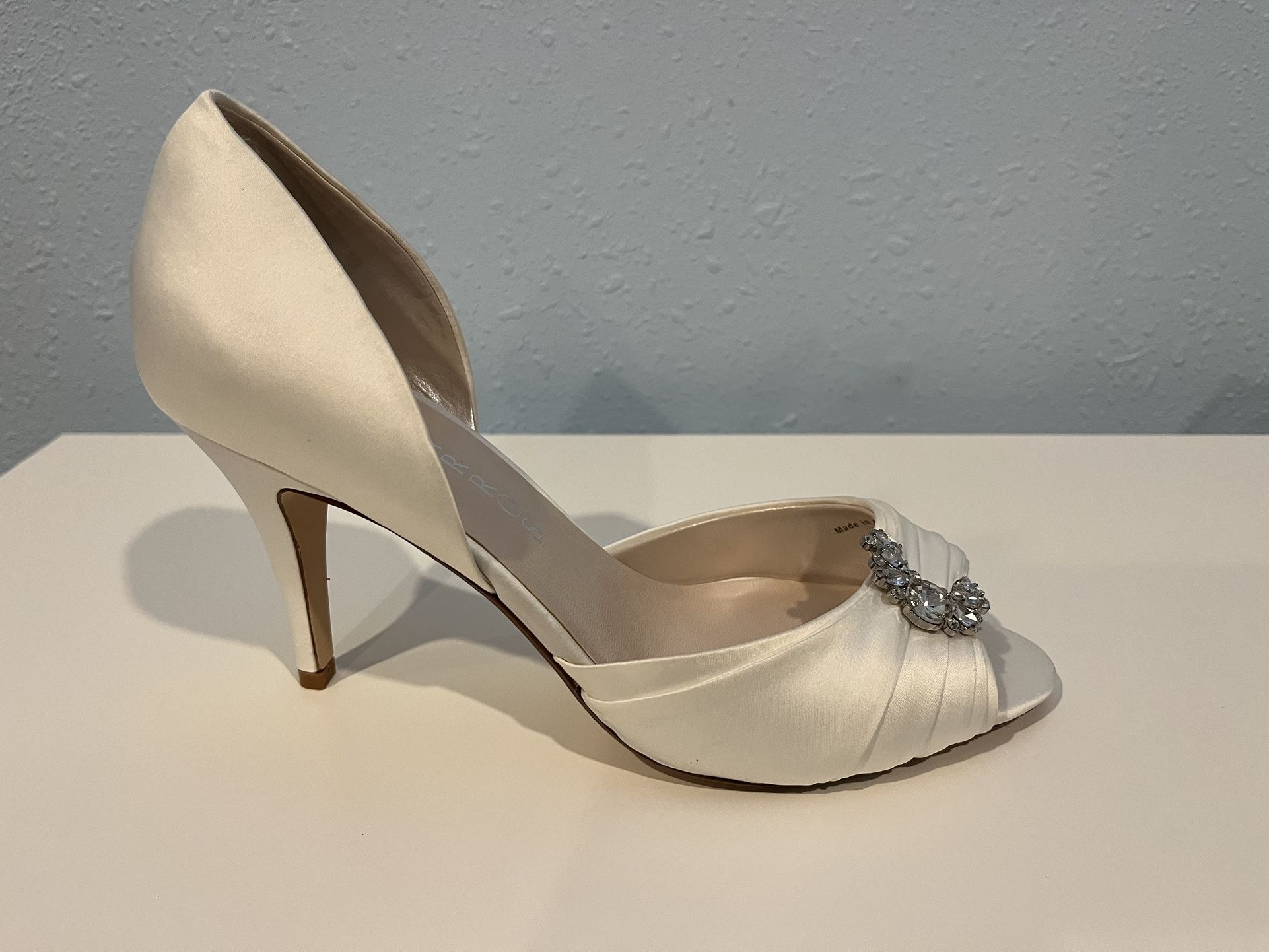 Brand NEW Never Worn White Peep Heel With Rhinestones