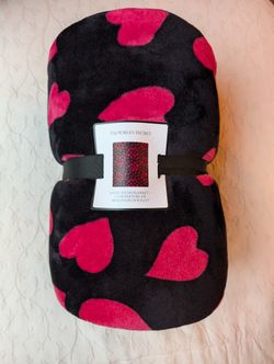 Victoria's Secret Sherpa Throw Blanket - Black With Pink Hearts