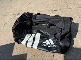 Duffle Bag: Adidas rolling
