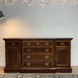 Vintage mahogany sideboard / buffet / credenza great condition - Free Delivery