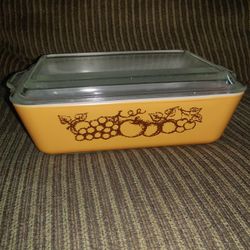 Pyrex Old Orchard Dish