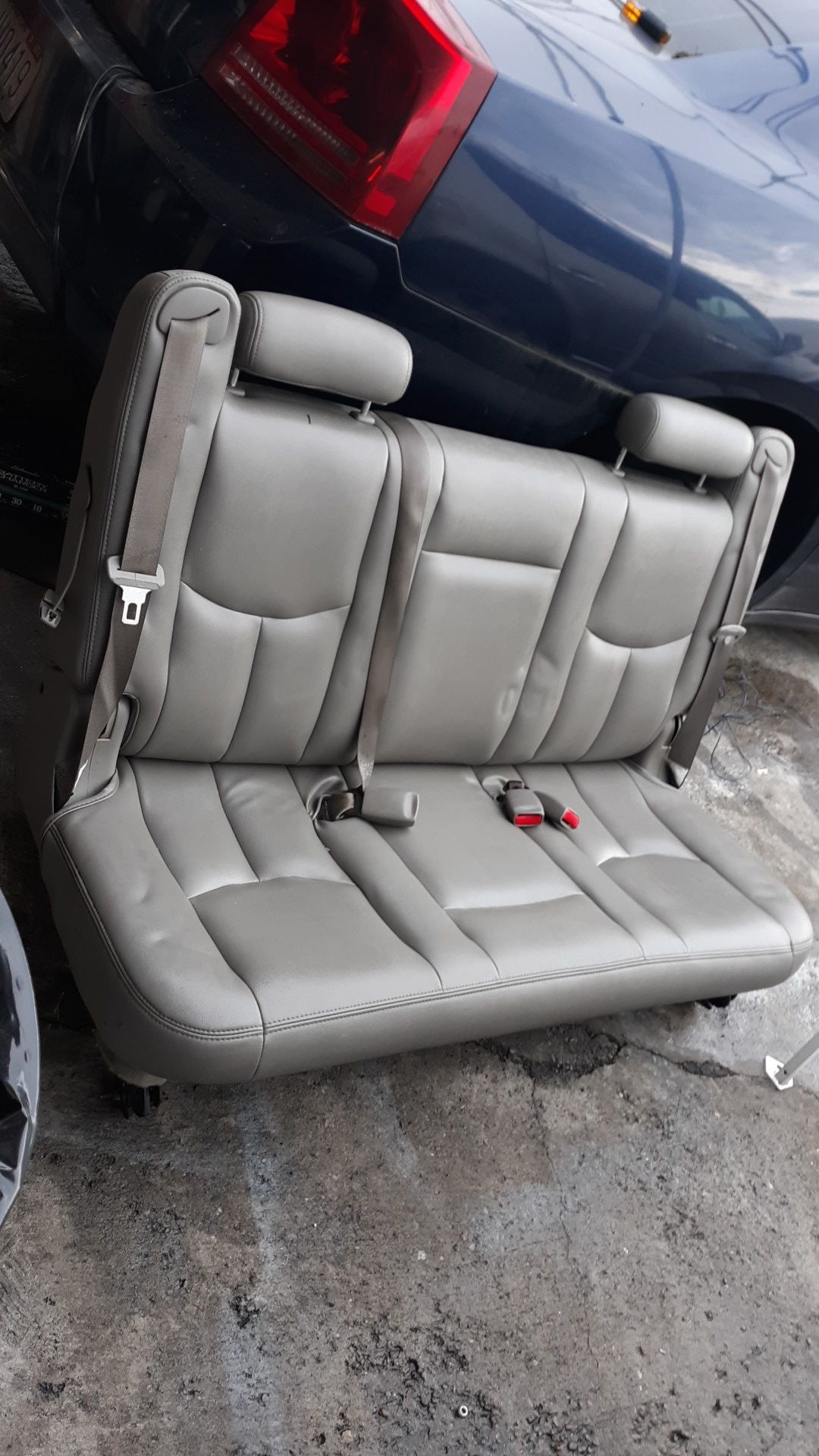 2004 Chevy suburban 3rd seat for Sale in Seattle, WA OfferUp