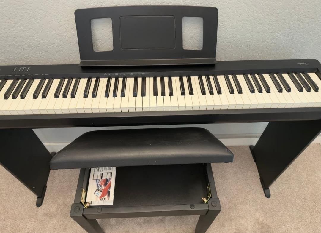 Roland-FP-10-Digital-Piano-Bundle