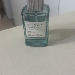 Experience the refreshing scent of Reserve H2O Eau de Parfum. This water-based fragrance offers a light and invigorating aroma, perfect for daily wear