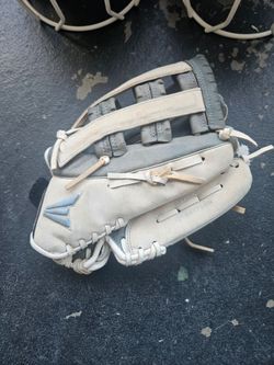 Softball glove