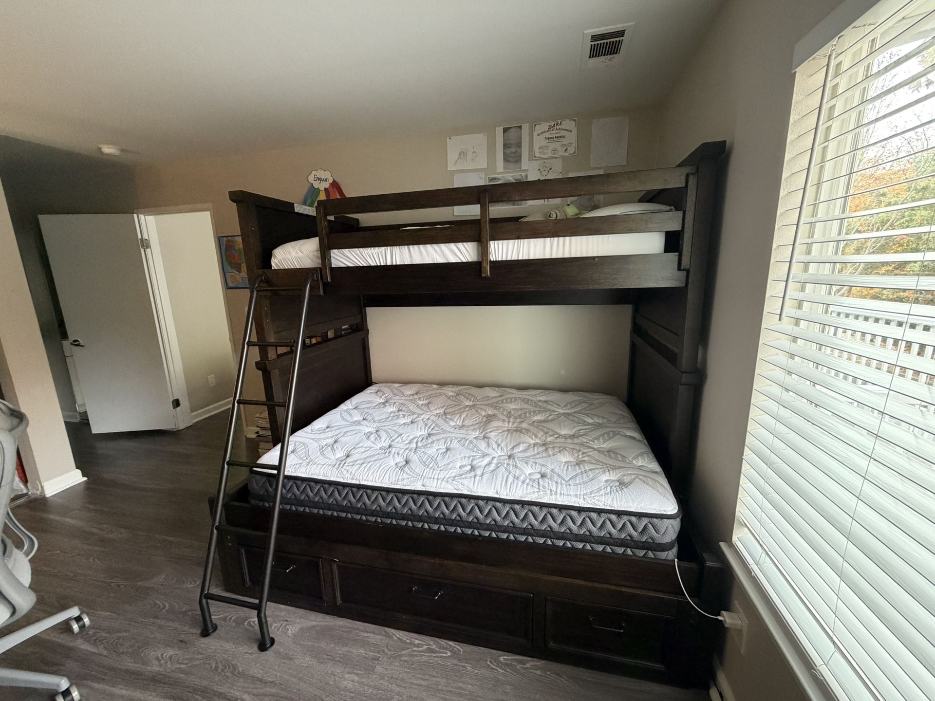 Twin-over-Full Bunk Bed (Living Spaces) 