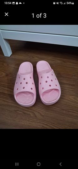 CROSS SANDALS SIZE 6