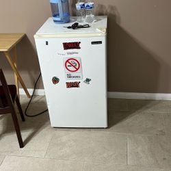 Magic Chef Mini Fridge 