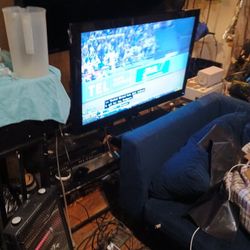 Tv With Remote 