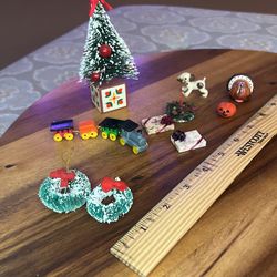Dollhouse Holiday decorations