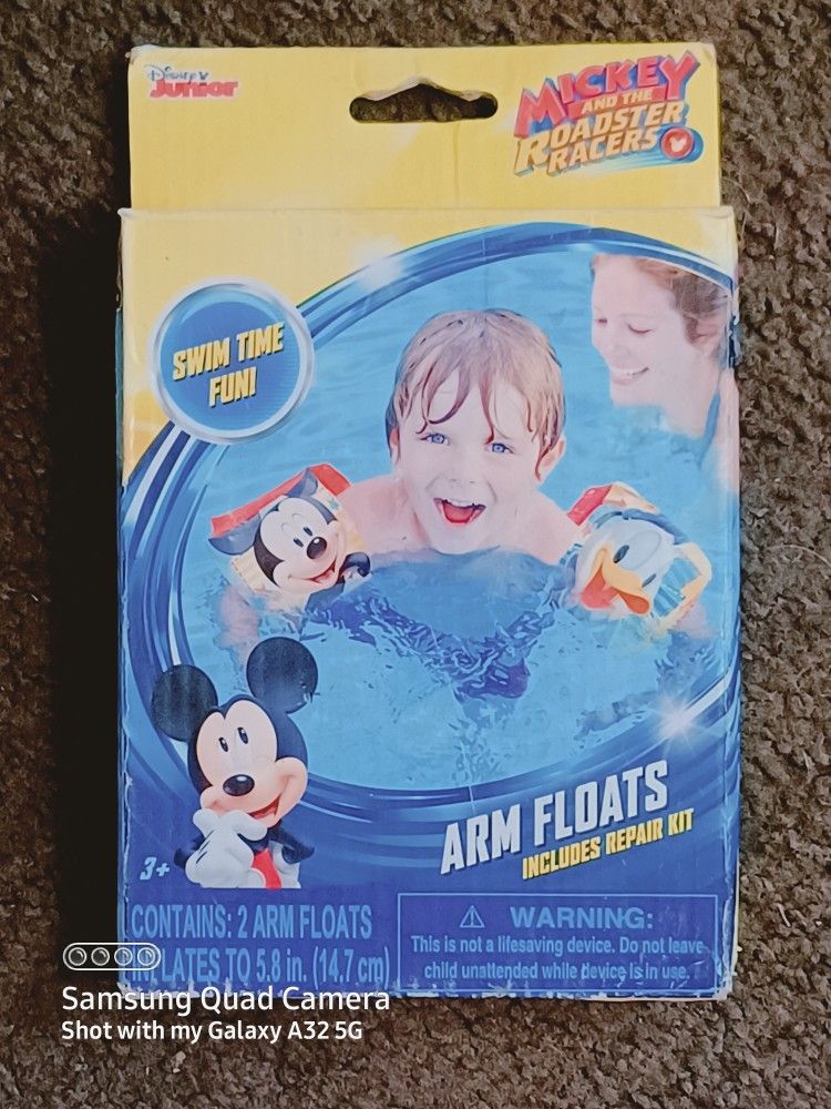 Disney Junior Mickey And The Roadster Racers Arm Floats