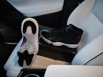 Jordans 11 men size 11