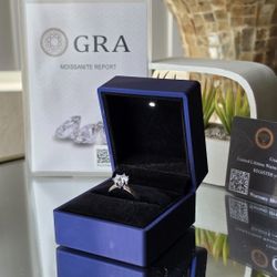 VVS1 Moissanite Engagement Ring