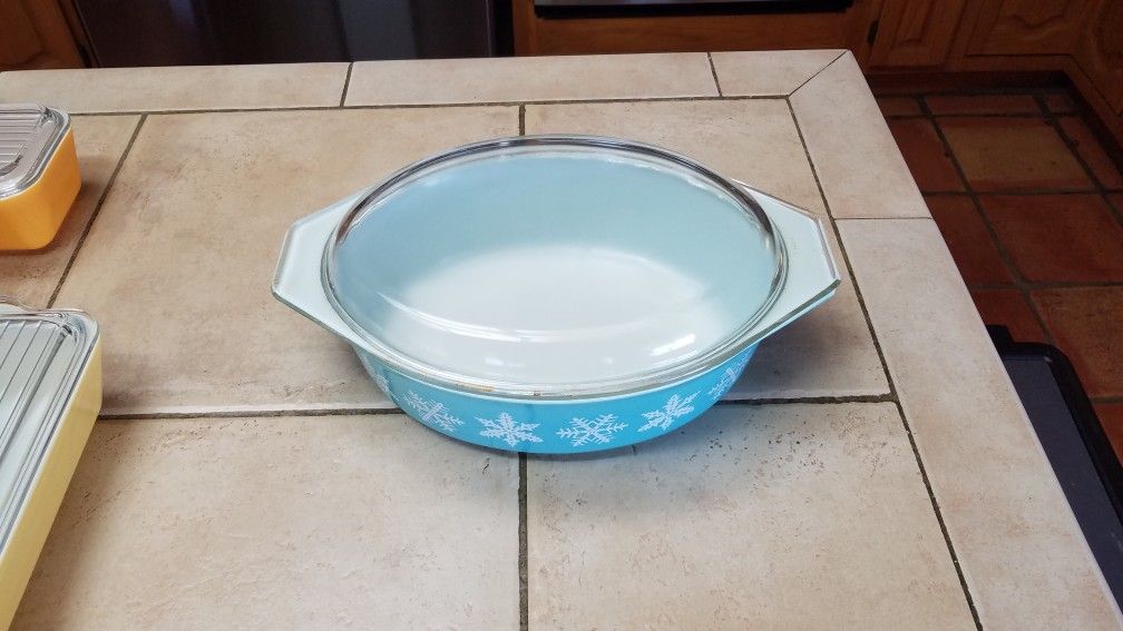 Vintage Pyrex Large 2 And 1/2 Quart Casserole