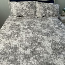 Simply Vera Queen Quilt and Shams