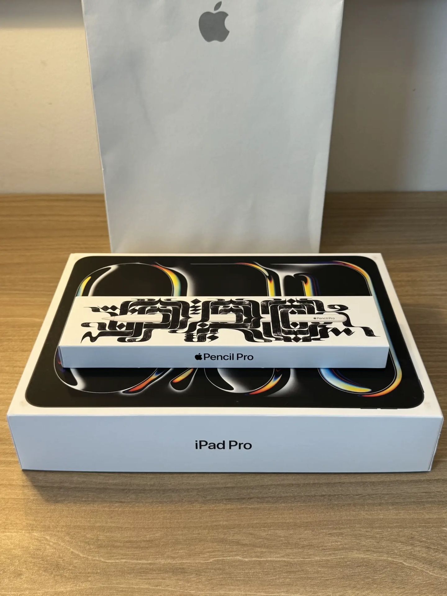 iPad Pro 2024  Keyboard And Pencil Pro M4