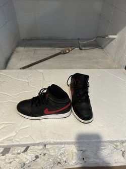 Air Jordon Youth Retro 1 Mid Black/ Red