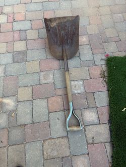 Heavy metal scoop shovel