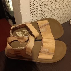Womens Size 7 North Face Sandals