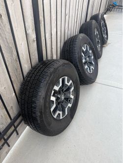 Tacoma 2023 TRD Off-Road OEM 16” Wheels & Tires